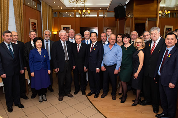 Peng Shou Receives Grishmanova AI Award from the Russian Academy of Engineering