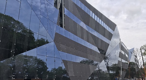 Cummins Technology Center in India: World's largest faceted wall