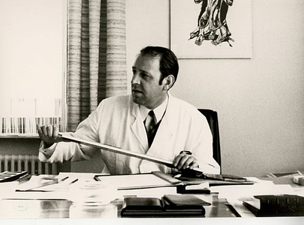  In 1977, Ensinger delivered the world's first series-manufactured insulating profile for the metal frames of windows, doors and facades. The plastics specialist Wilfried Ensinger had developed the product in close cooperation with BASF, Wicona, the Federal Institute for Materials Research and Testing (BAM) and with ift Rosenheim. 