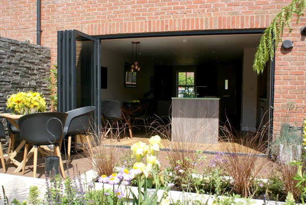 Dekko brings Bi-Folds to Banbury for ITV’s Love Your Home and Garden