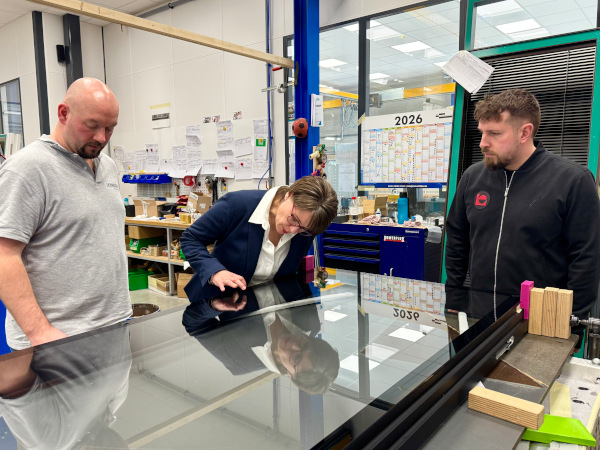 Lehnert Relies on Automated Glass Inspection with the Viprotron ECO Scanner