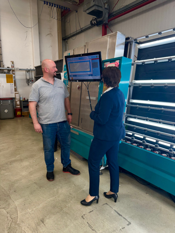 Lehnert Relies on Automated Glass Inspection with the Viprotron ECO Scanner