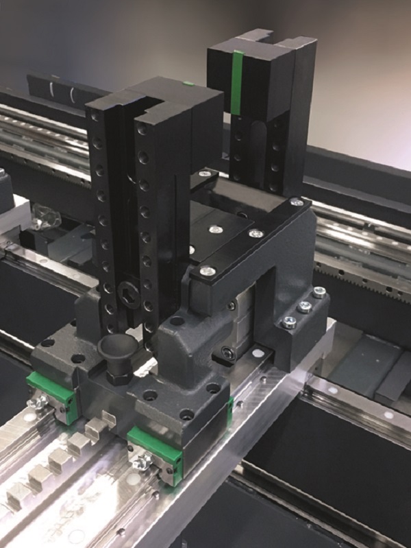 The all-rounder redesigned, eluCloud ready and with a newgeneration control system, ergonomic control unit and optimised clamping.