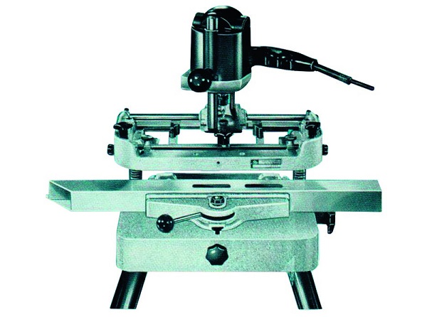 1966: The aluminium machining era begins. Starting with the SAL 54, the very first generation of copy routers is launched, allowing door and window profiles to be machined more efficiently than ever before. Lock cases and fascias no longer need to be routed by hand, and a template ensures greater accuracy and speed to make working easier.