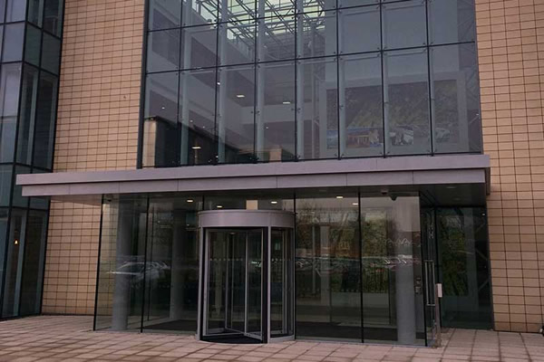 Glasstec Systems create elegant lobby in successful architectural glazing retrofit project