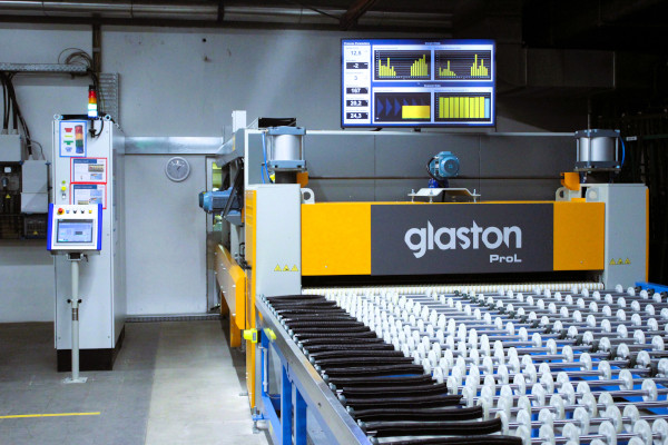 “In the past, we knew little about our production. With the reporting system, we can evaluate the production data. This also makes troubleshooting very easy. The thermal images help enormously with quality control as the operators can easily see the temperature of each sandwich. Earlier they relied on occasional manual measurements.”