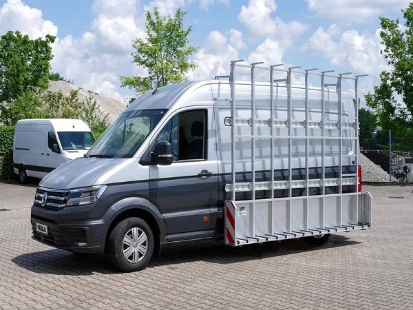 Electromobility is increasingly attractive for the trades and commercial use. To support the maximum range and load capacity of commercial e-vehicles, HEGLA Fahrzeugbau has developed a weight-optimised, torsion-resistant aluminium rack.