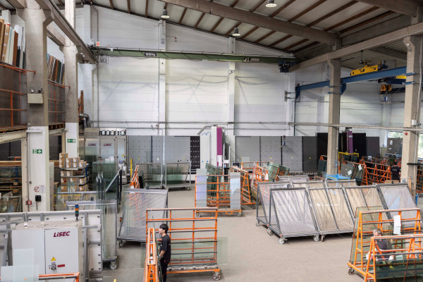 © LiSEC; Production hall with LiSEC glass-processing line