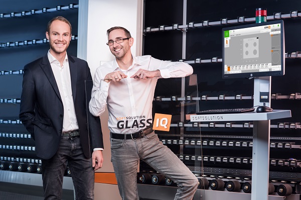 Glass in check: the all-in-one LineScanner at the glasstec trade fair in Düsseldorf