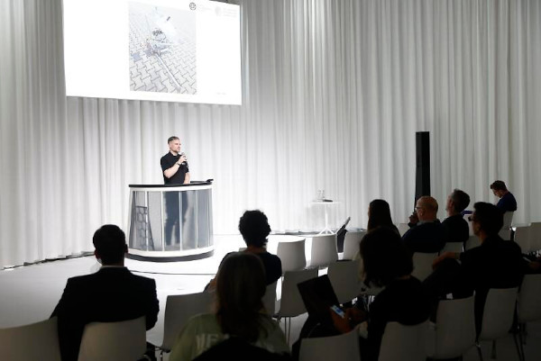 New research ideas and ongoing research projects will be presented in short pitches, followed by discussions with an international audience of glass experts.