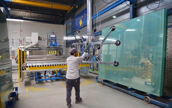 Laminated glass from jumbos: intake of the fully automatic Benteler LSG production line