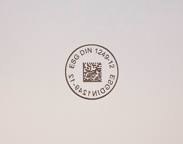 A unique, machine-readable marking allows the glass pane to be identified at any point throughout the production process. The marking is printed on gently without damaging the surface of the glass.