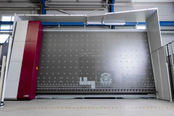 @ LiSEC; The LiSEC LSP-A enables structuring of glass surfaces and targeted removal of functional coatings