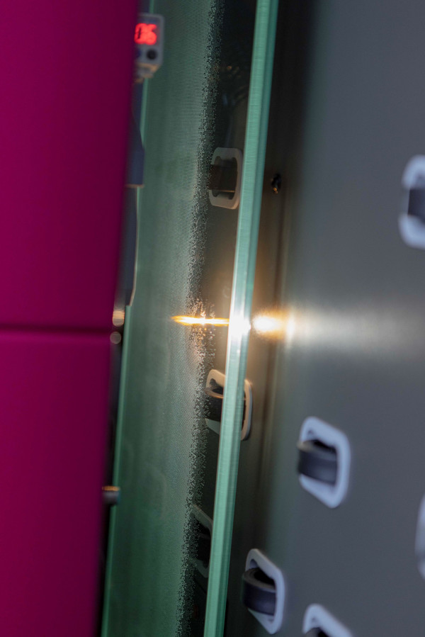 @ LiSEC; One of the two laser beam sources of the LSP-A is a CO₂ laser that acts directly on the glass