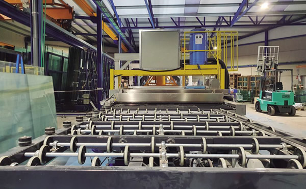 Hornos Industriales Pujol installs the first Pujol 100 PVB + with a glass bending chamber