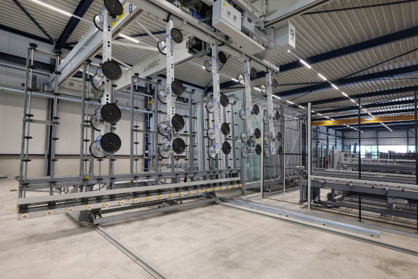 © Buys Glas; LiSEC glass loading station at the start of the glass cutting line