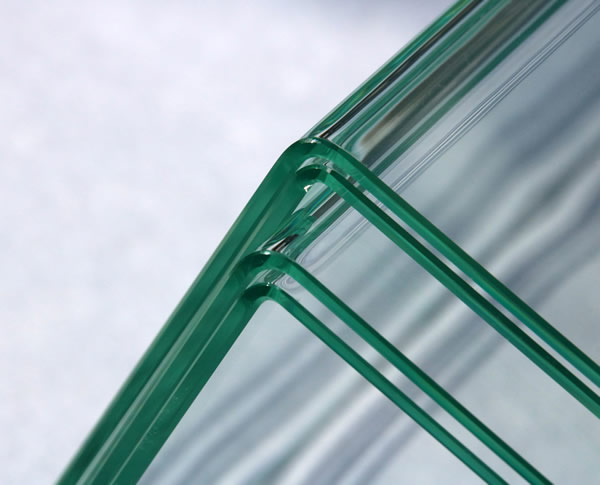 © Fraunhofer IWM Using the new laser-based glass-bending process, it is possible to achieve precisely defined and extremely small bend radii, so that even laminated safety glass can be bent around a corner. The sheets of glass in the image are three millimeters thick.