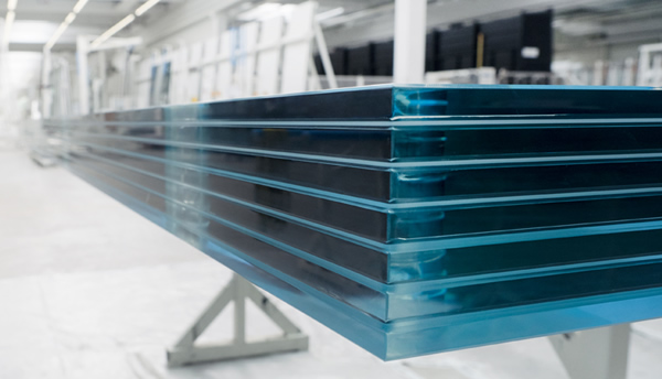 Each floor panel comprises seven pieces of 12 mm heat strengthened low-iron glass alternated with SentryGlas®. Image © Sedak