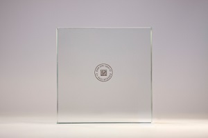 Image 1: Easy to identify and monitor throughout the life-cycle of the product: The laser marking is applied to the surface of the glass panel, either in a visible or at a later stage in a non-visible area, and can be distinctively and unmistakably machine-read.