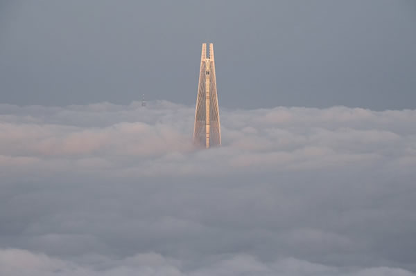 Lotte World Tower above the clouds © Lim Hye Seung