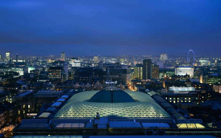 External view of The British Museum’s ‘The Great Court’ room. Architizer – The British Museum Bar.