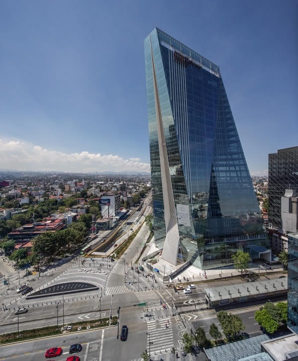 The Mall is co-located with the Torre Manacar or Manacar Tower. Image © Frank Lynen