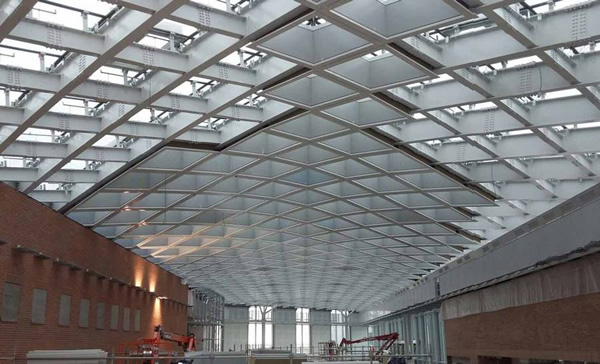 The new extension improves accessibility to the terminal with a fully glazed gallery, forming a plaza-type forecourt structure. Image © AZA Corp