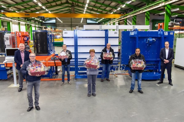 25 and 40 years of employment at HEGLA were honoured under observation of coronavirus regulations.