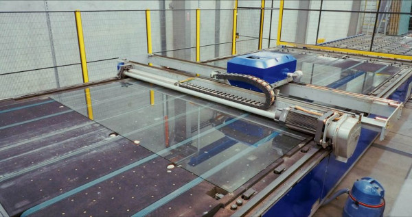 © National Glass: LiSEC glass cutting table