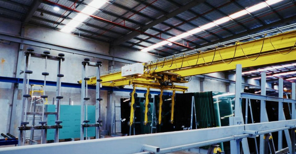 © National Glass: LiSEC PKL/SBL glass gantry loading system