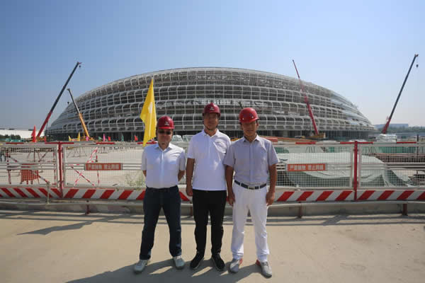 On September 7, Gao Li, President of NorthGlass, Gao Qi, Vice President of NorthGlass And General Manager Of Tianjin NorthGlass Came to the Construction Site to Check the Supply Progress