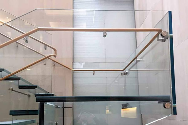 The new, all-glass staircase at the recently renovated Onassis Cultural Center museum is a feat of engineering excellence.
