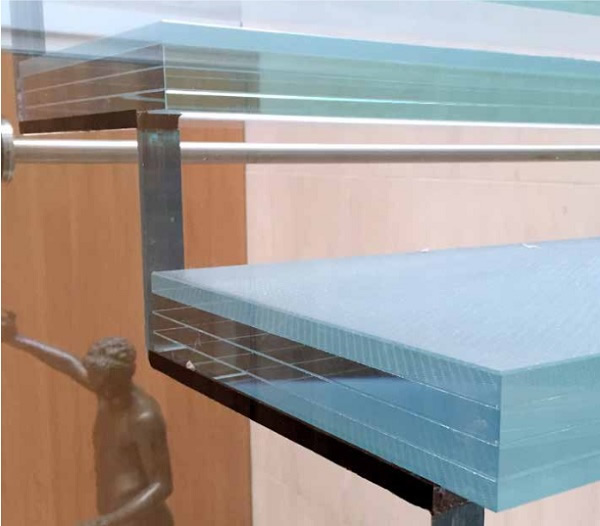 Due to its high strength, stiffness and water-clear edge colour, SentryGlas® interlayer was the only viable option for the all-glass staircase.