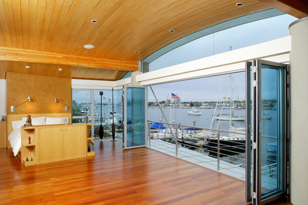 The architect for the below bathroom was able to provide open-air access in front of a bathtub and shower area. The outswing option shown uses the SL45 glass wall.