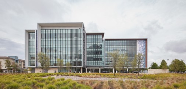 The Parkland Moody Outpatient Center achieves peak energy performance and daylighting  thanks to Solarban® 90 Acuity™ glass by Vitro Architectural Glass. (Photography: Tom Harris)