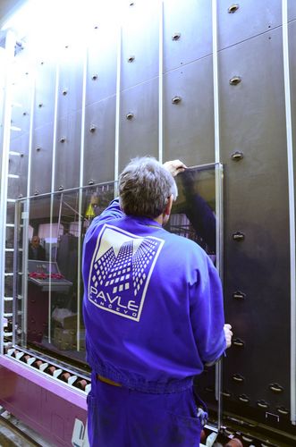 Until Pavle will have installed its new machines, they consider the option to outsource the production of large size elements to the LiSEC Glass Forum.