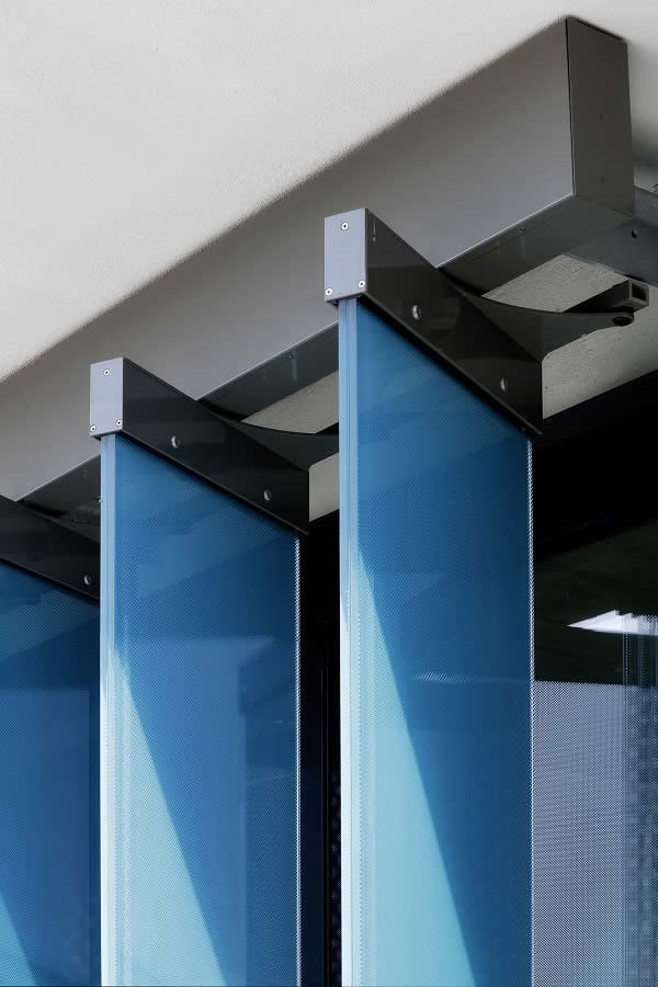 Picture credits: Schüco International KG The large louvre blades have been screen printed with a grid of dots and can be rotated on a radius of 90°, thereby automatically being able to follow the angle of the sun.