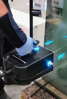 Regency Glass uses the Sparklike Laser Portable on an IGU