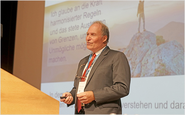 In 2019, Prof. Ulrich Sieberath opens the Rosenheim Window and Facade Conference for the last time in his function as director of ift Rosenheim. (Source: ift Rosenheim)