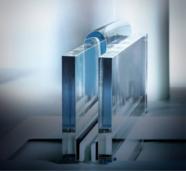 SCHOTT’s ultra-thin glass is produced environmentally friendly at the plant in Grünenplan, Germany. Thanks to the SCHOTT down draw process for direct hot forming, the molten glass is pulled through a nozzle in the desired thickness levels.