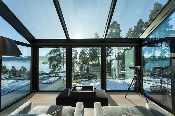 Picture credits/photographer: Adam Stirling, Norway View of the untinted glass: dynamic sun shading that can be individually controlled either automatically or via light sensors, manually via a control panel or with the SageGlass® App using a wireless connection.