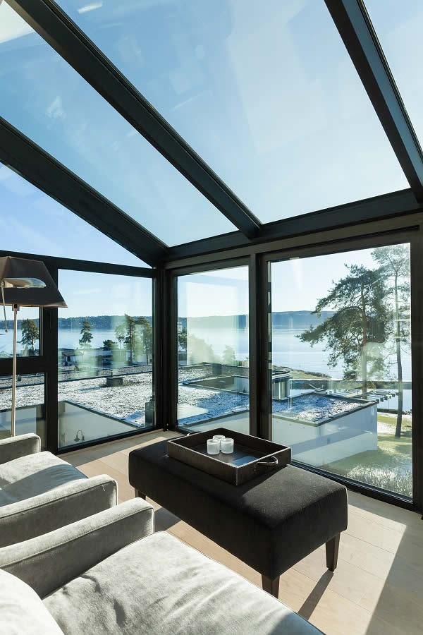 Picture credits/photographer: Adam Stirling, Norway View of the untinted glass: an openable window unit (Schüco AWS 75.SI) has been integrated on both sides for manual ventilation.
