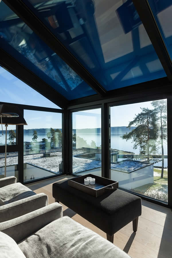 Picture credits/photographer: Adam Stirling, Norway View of the tinted glass: an openable window unit (Schüco AWS 75.SI) has been integrated on both sides for manual ventilation.