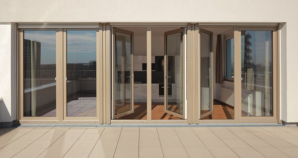 Picture credits: Schüco International KG The energy-saving windows from the Schüco Corona SI 82 PVC-U system were installed throughout as floor-to-ceiling window doors with triple insulating glass. The metallic surface finish coating was designed with Schüco AutomotiveFinish in the stylish gold colour SAF-RAL 140-M.