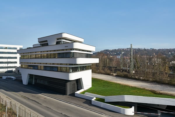 Picture credits: Schüco International KG Dynamic reception at the site entrance.