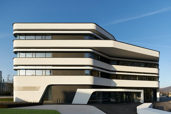 Picture credits: Schüco International KG The building exudes openness towards its location.