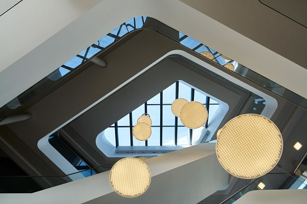 Picture credits: Schüco International KG The central light well.