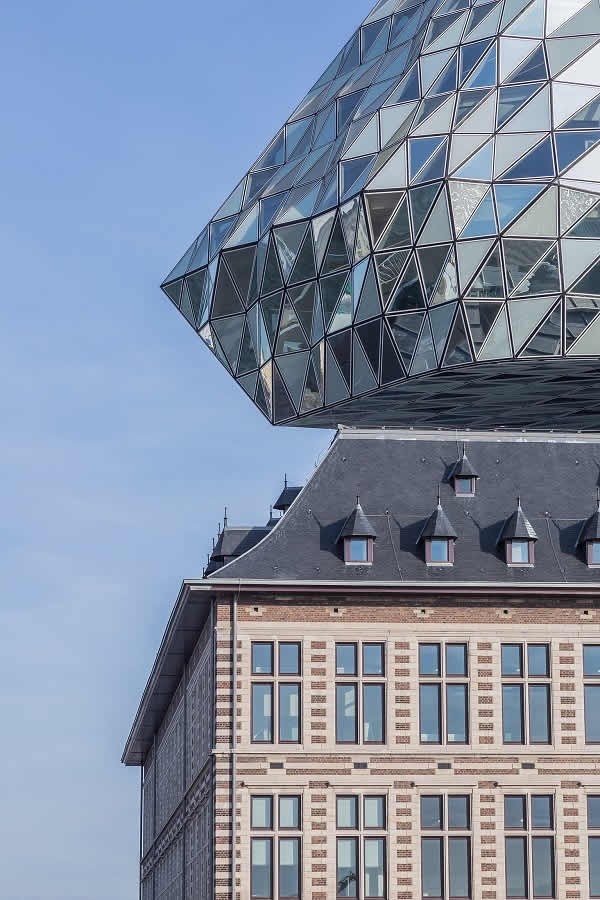 Diamond or ship? The city and port authorities see the new Port House as a symbol for the tradition of the diamond trade and shipping.
