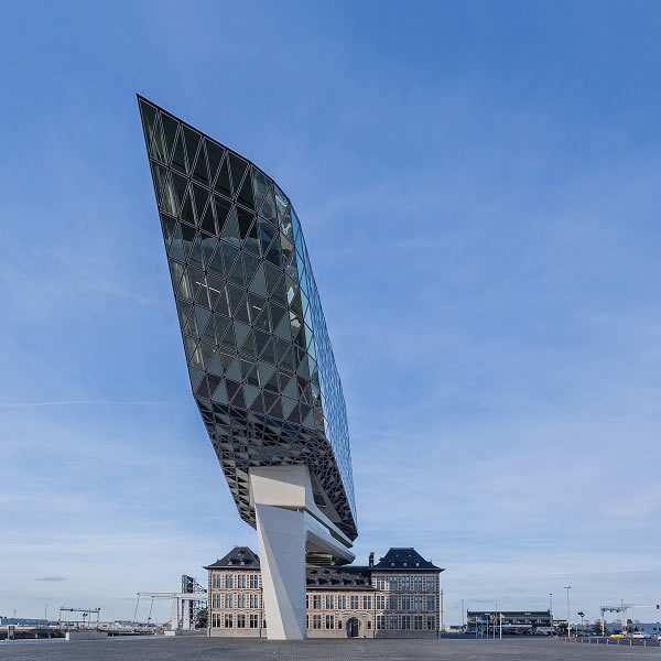 Diamond or ship? The city and port authorities see the new Port House as a symbol for the tradition of the diamond trade and shipping.