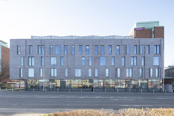 MX Curtain Wall Encloses New Science Annex at University of Manchester